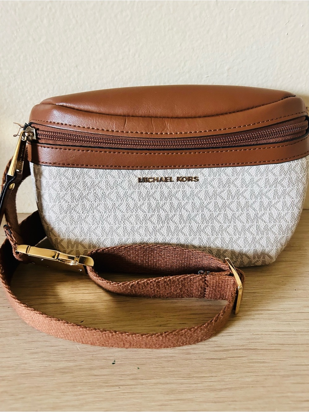 Michael Kors Cream Logo & Brown fanny pack